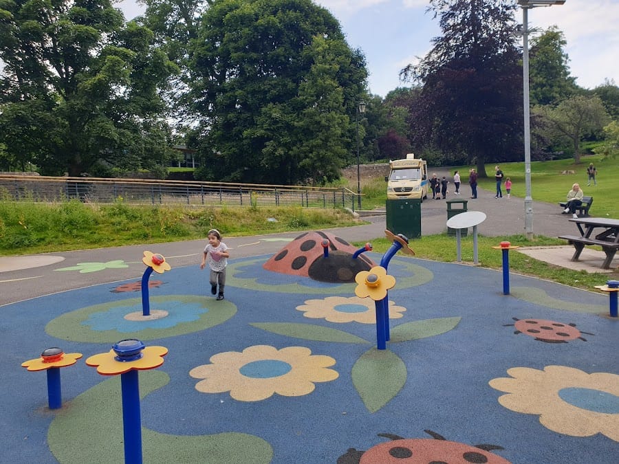 Pittencrieff Park