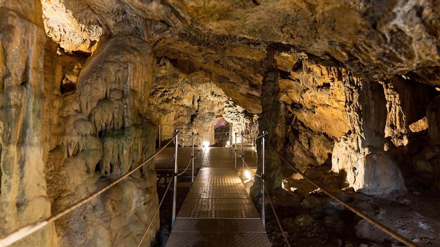 Sfendoni Cave in Zoniana