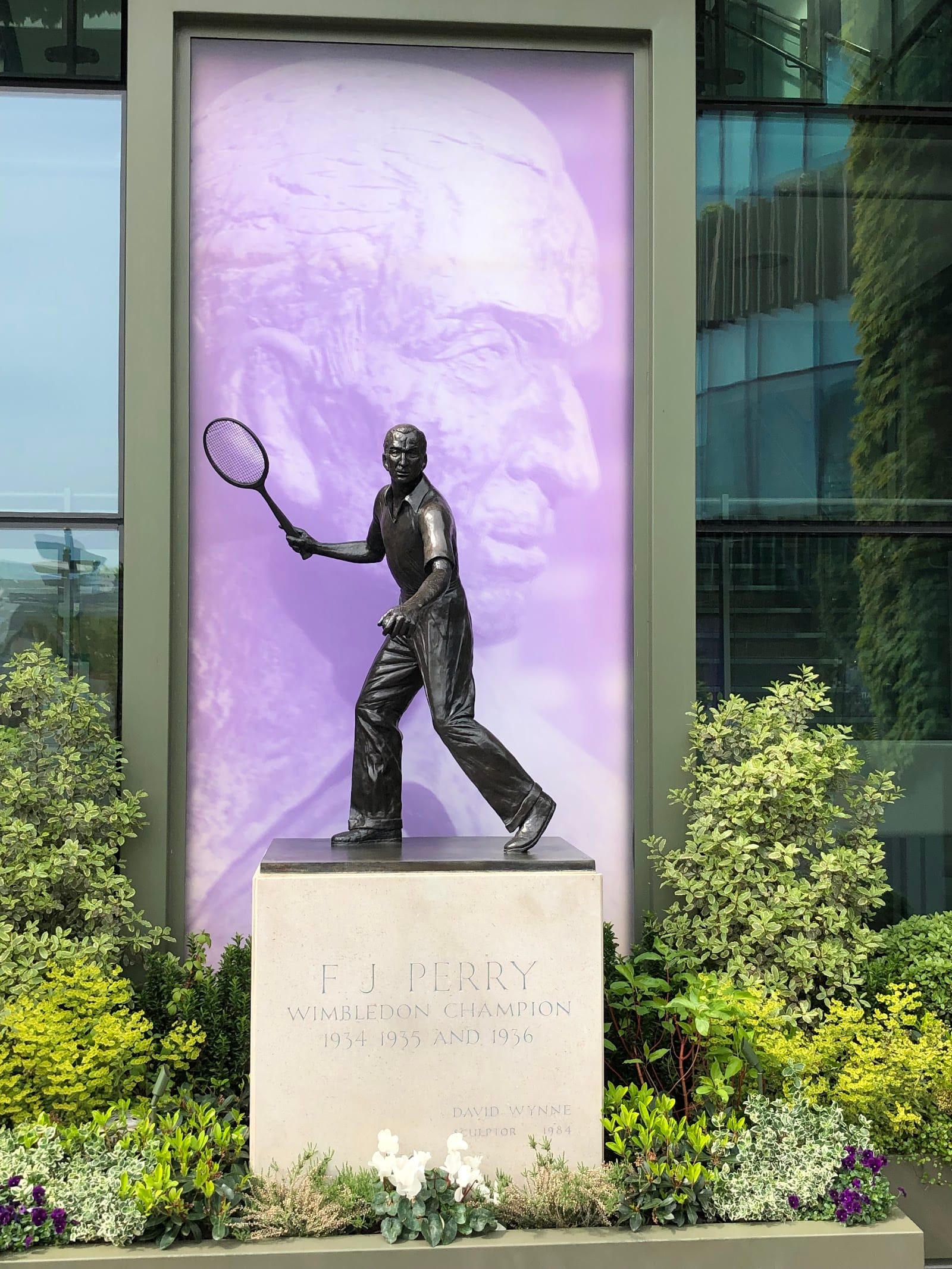 Watch the Wimbledon final on Henman Hill — the £8 ground pass that beats £4,000 — photo