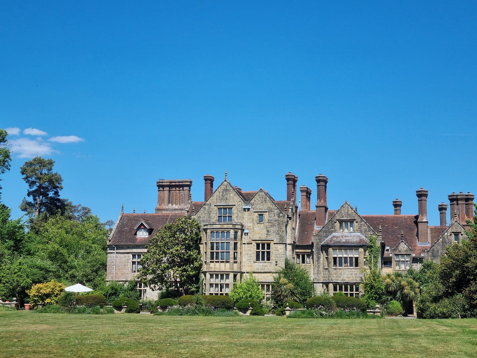 Becky Hill at Borde Hill Garden, Haywards Heath — photo