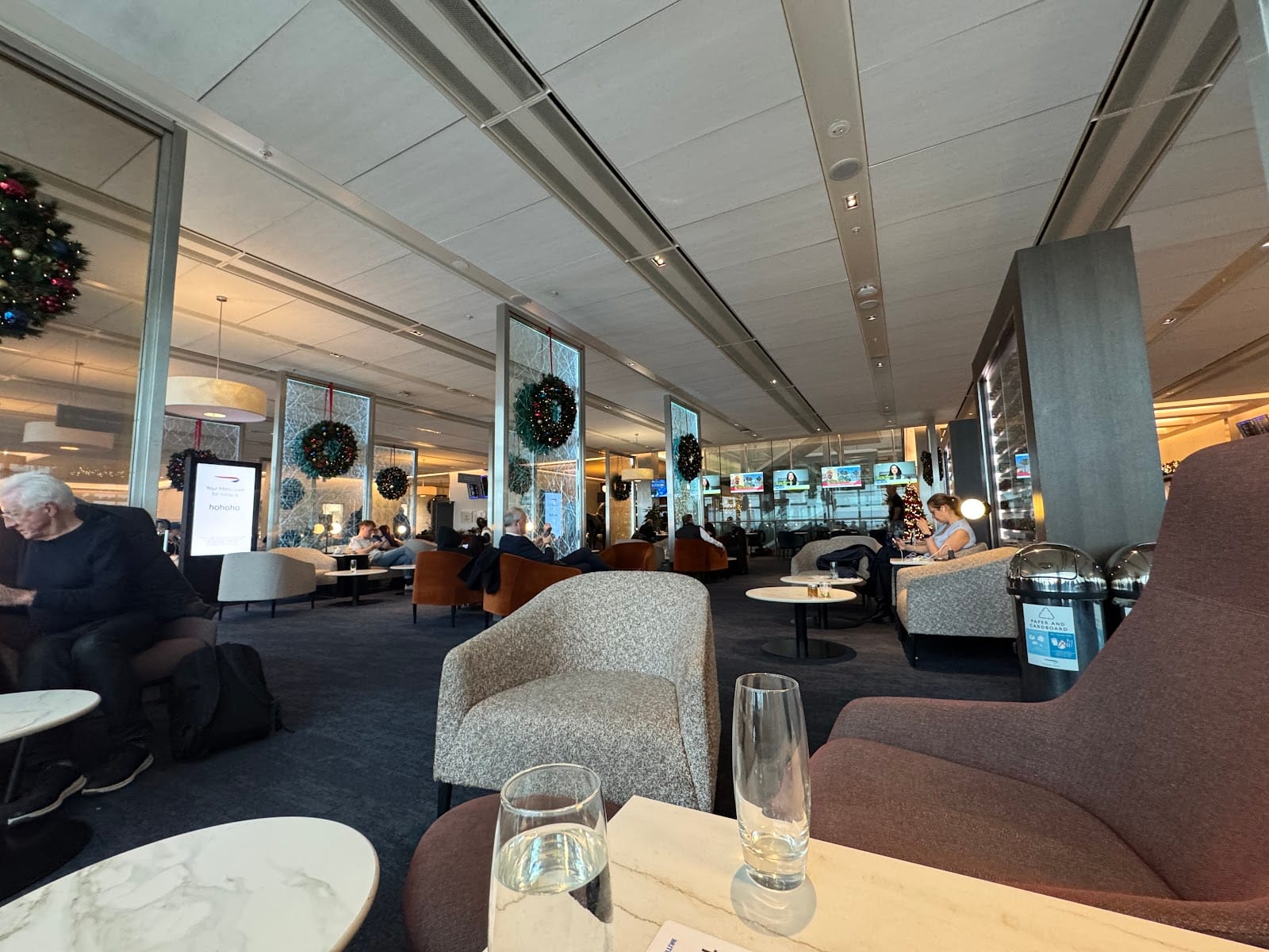 Best UK travel cards 2026: business + personal, no-FX, rewards, lounge access — photo