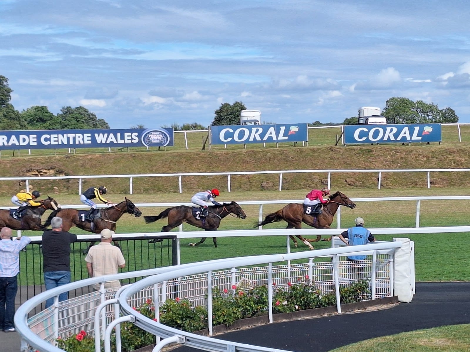 UB40 ft. Ali Campbell at Chepstow Racecourse — photo
