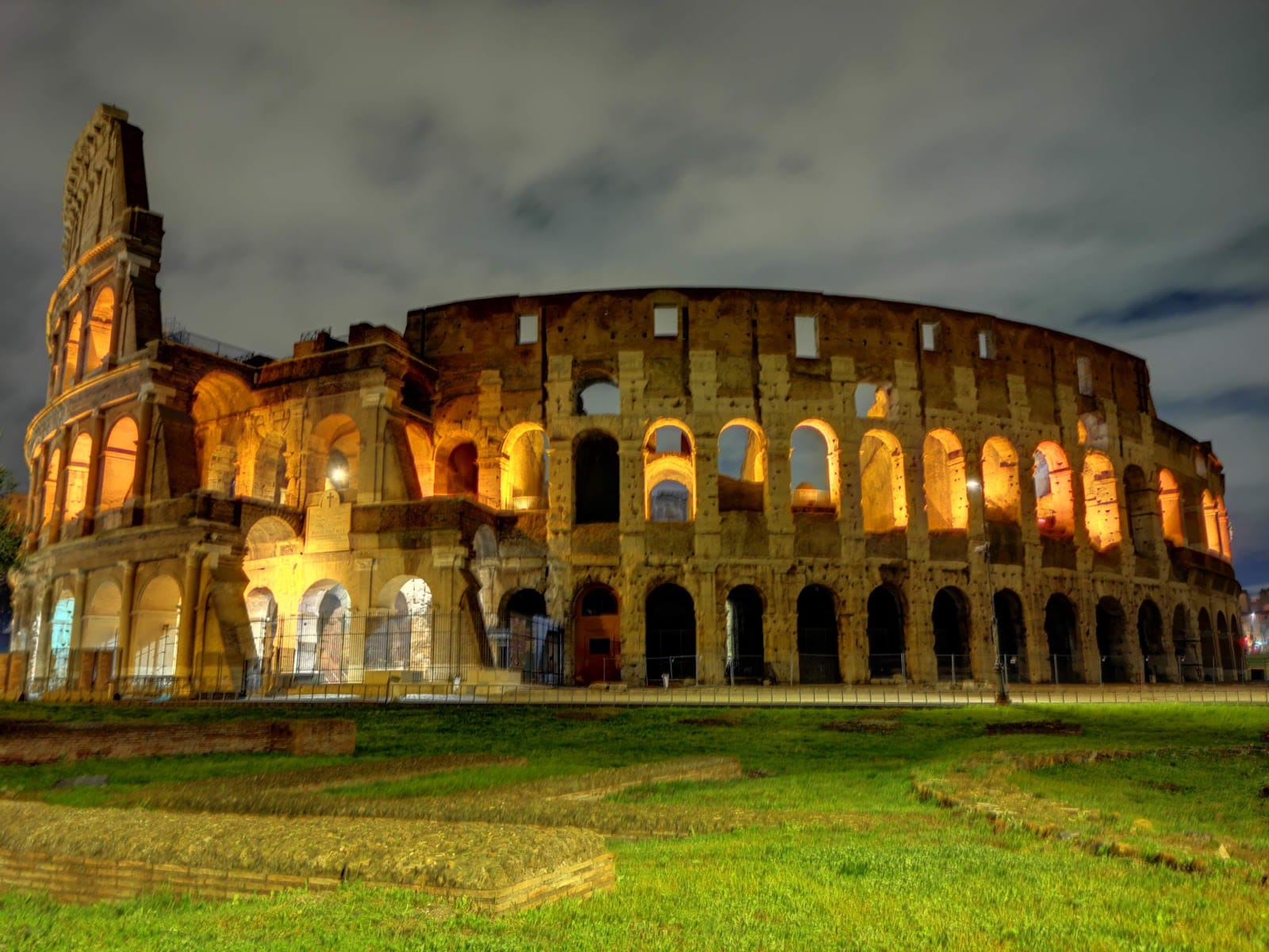 Watch Gladiators where they actually fought — the Colosseum after dark — photo