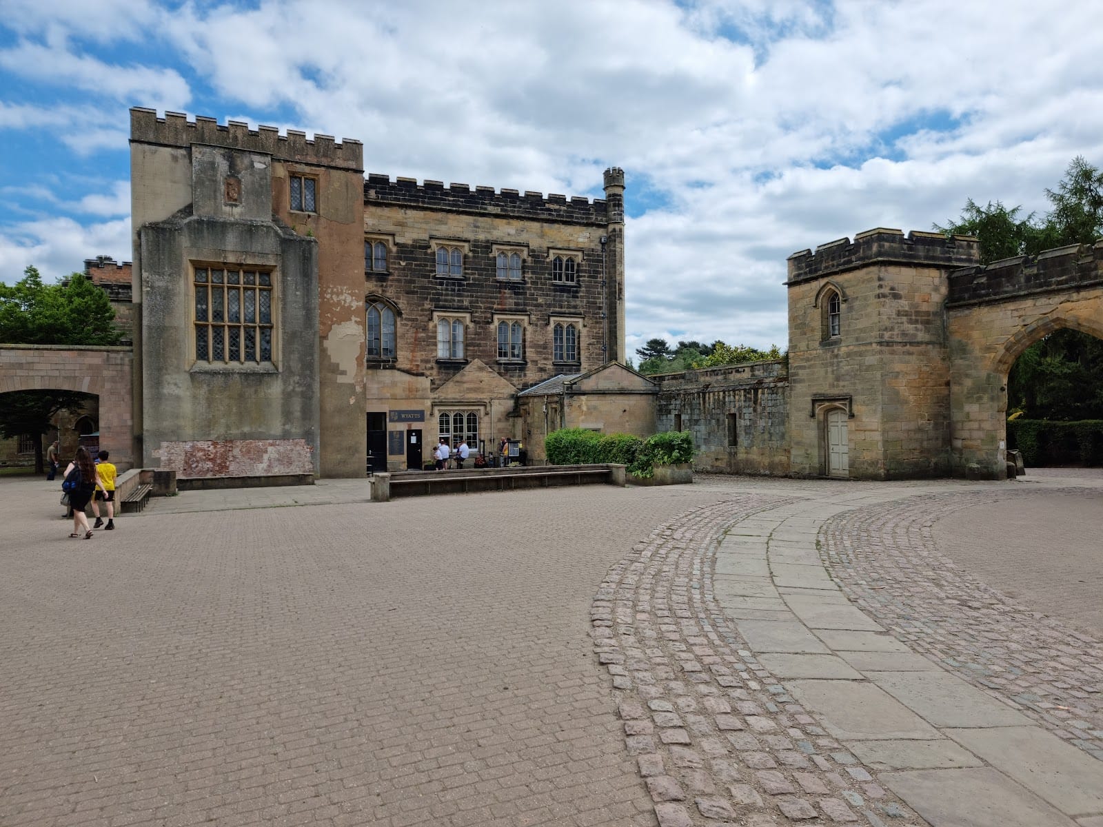 GirlyPop Fest at Elvaston Castle, Derby – Pop tributes in the grounds — photo