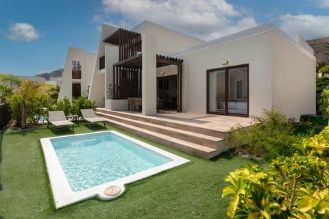 Five-star Costa Blanca beachfront, flights and B&B — photo