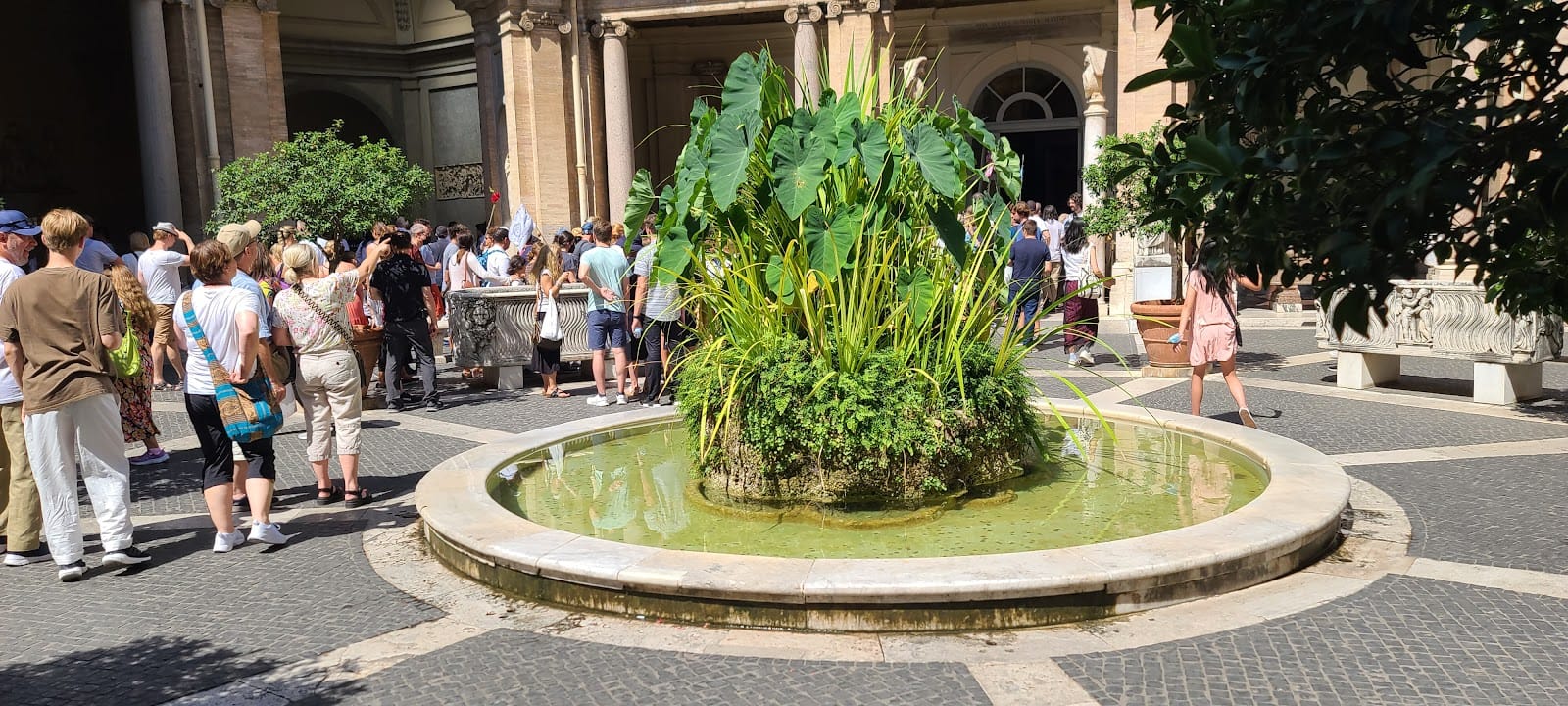 One-night Rome break in central 3-star hotel and flights — photo