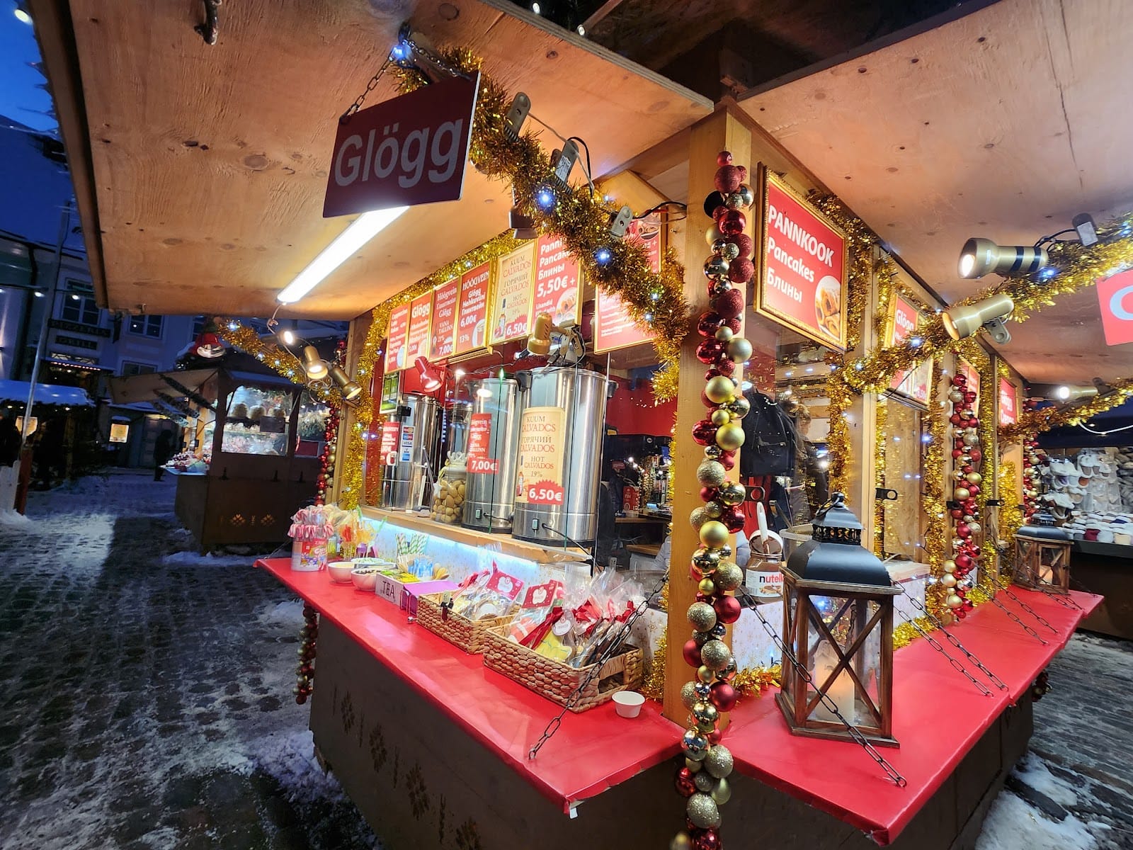 Tallinn Christmas Market: medieval old town + the world's oldest documented Chri — photo