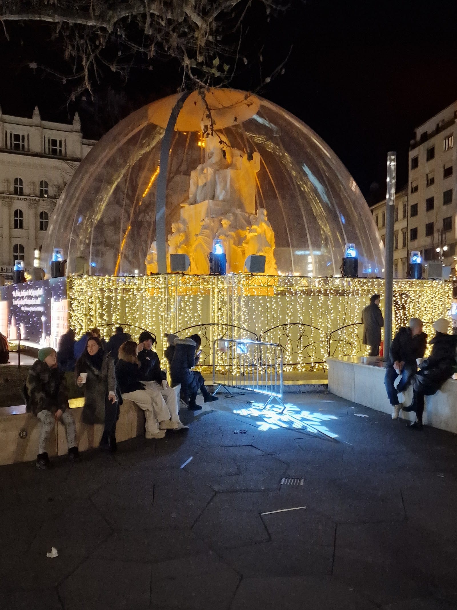 Budapest Christmas Markets: Vörösmarty Square + thermal bath wind-down — photo