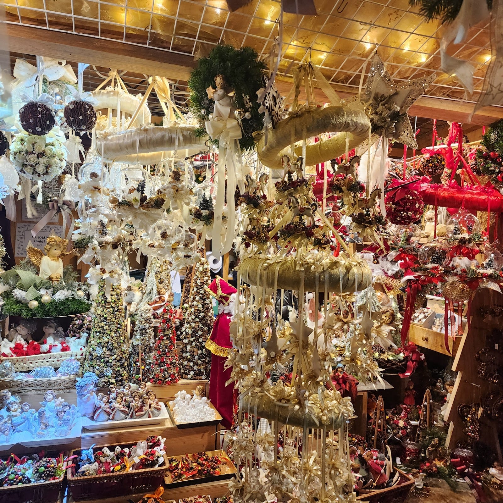 Vienna Christmas Markets 2026: Rathausplatz lights, Schönbrunn glühwein, all und — photo