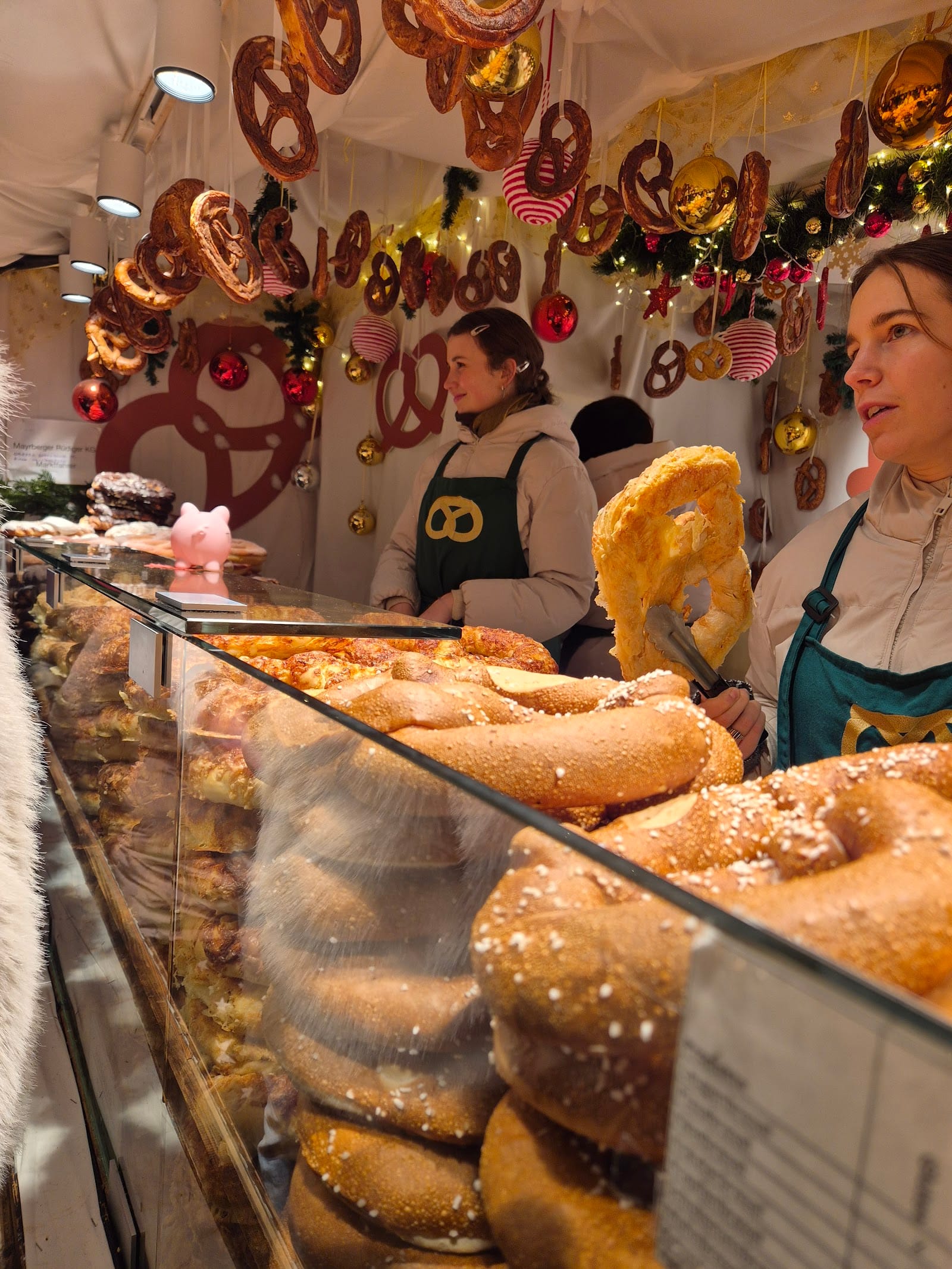 Vienna Christmas Markets 2026: Rathausplatz lights, Schönbrunn glühwein, all und — photo