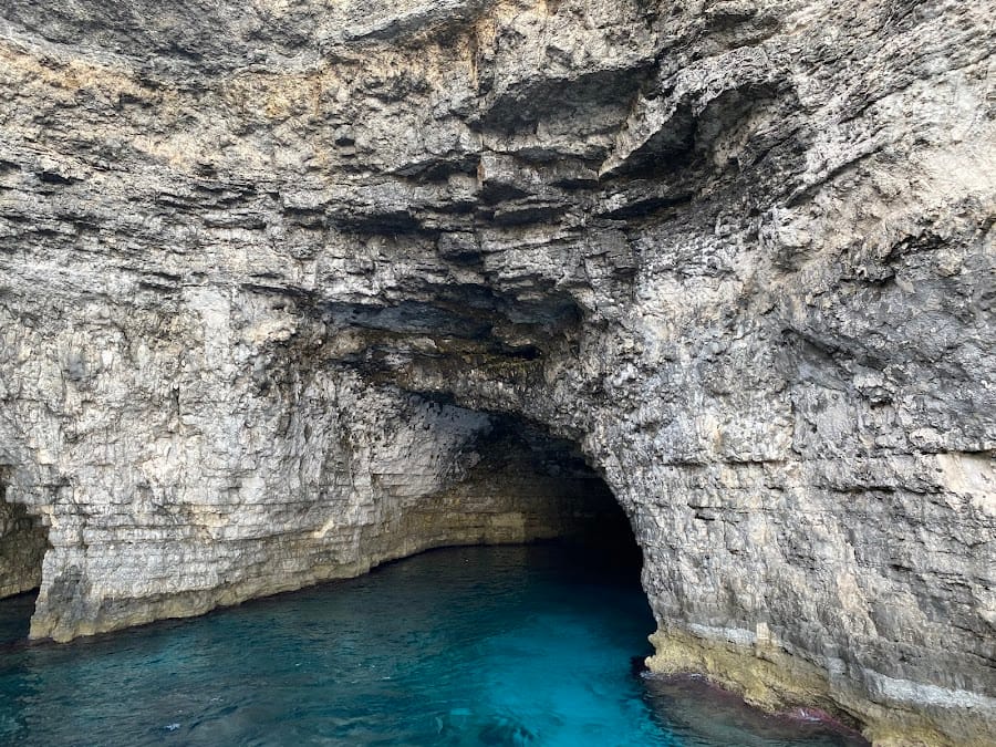 Santa Maria Caves