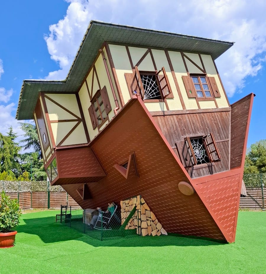 Къща с краката нагоре/Дом вверх ногами/Upside down house