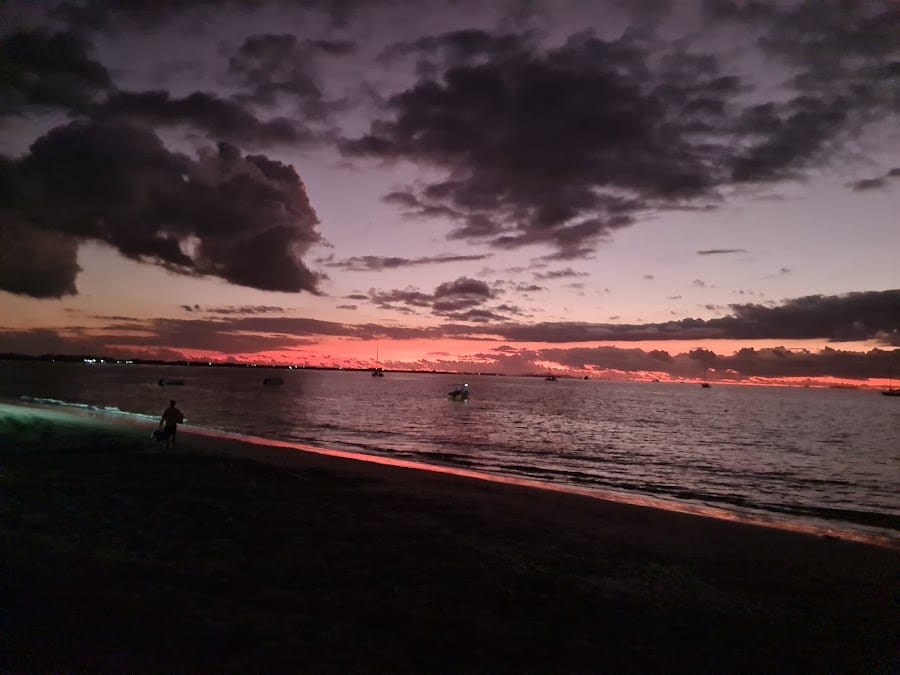 Wailoaloa Beach Market