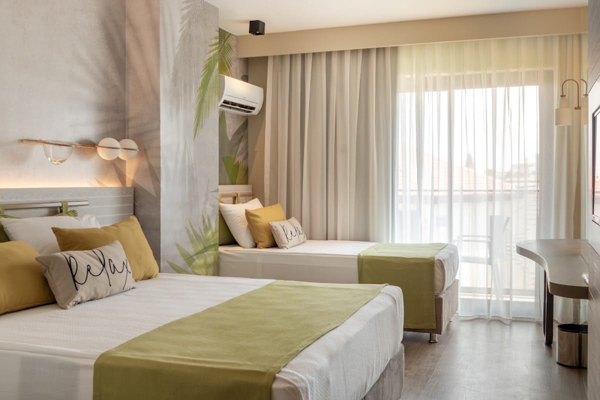 Side Square Hotel photo 2