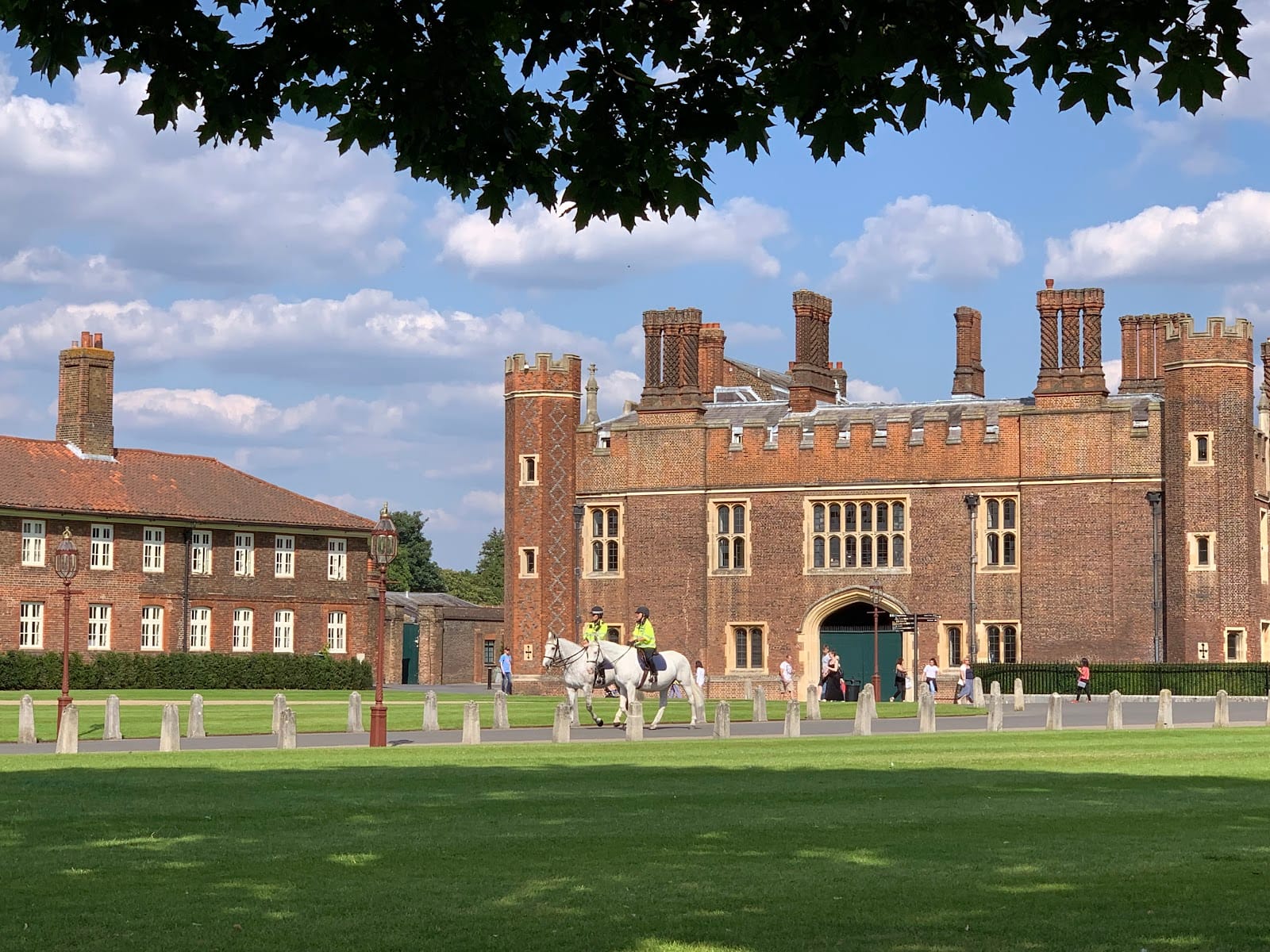 Hampton Court Palace Tickets: What to Know Before You Go — photo