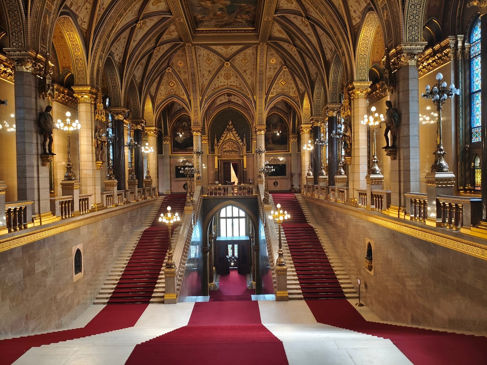 Hungarian Parliament Building Tickets: What to Know — photo