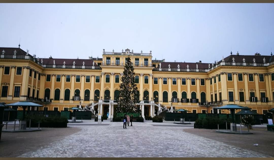 Schönbrunn Palace Tickets: Skip-the-Line & Tours Guide — photo