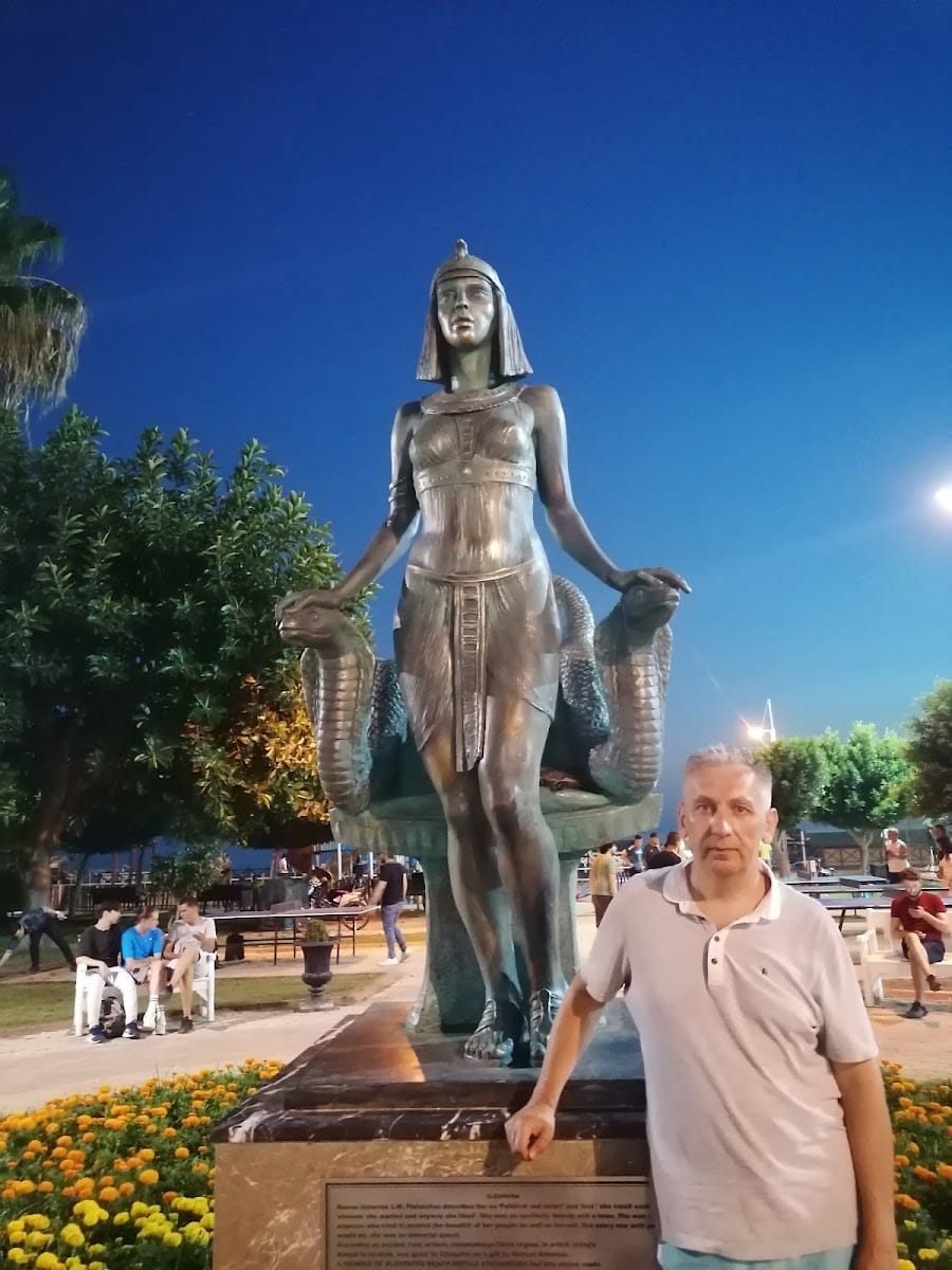 Kleopatra Statue