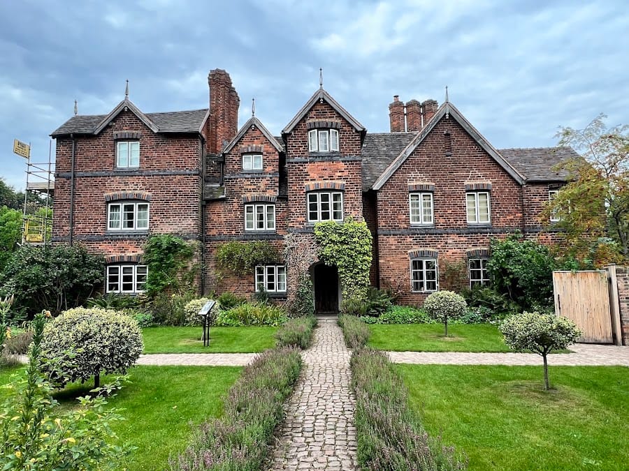 National Trust - Moseley Old Hall