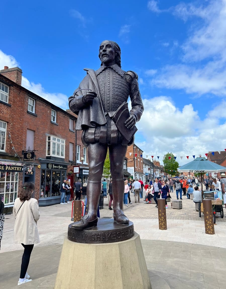 Statue Of Shakespeare Stratford-upon-Avon