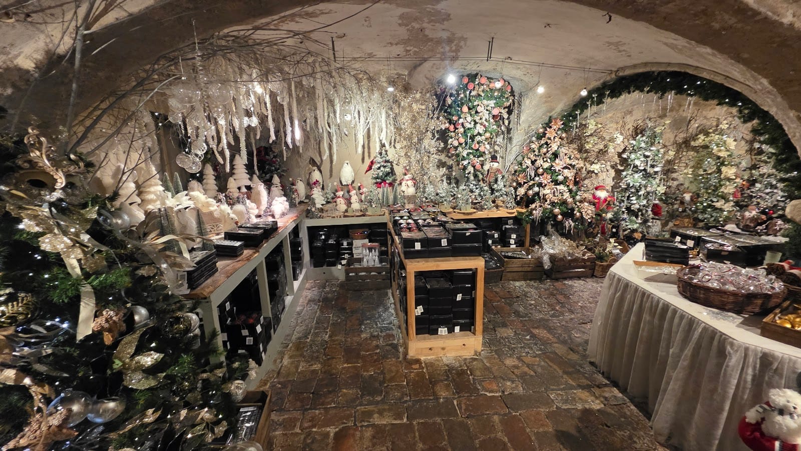 Bruges Christmas Markets: Where to Go & Stay — photo