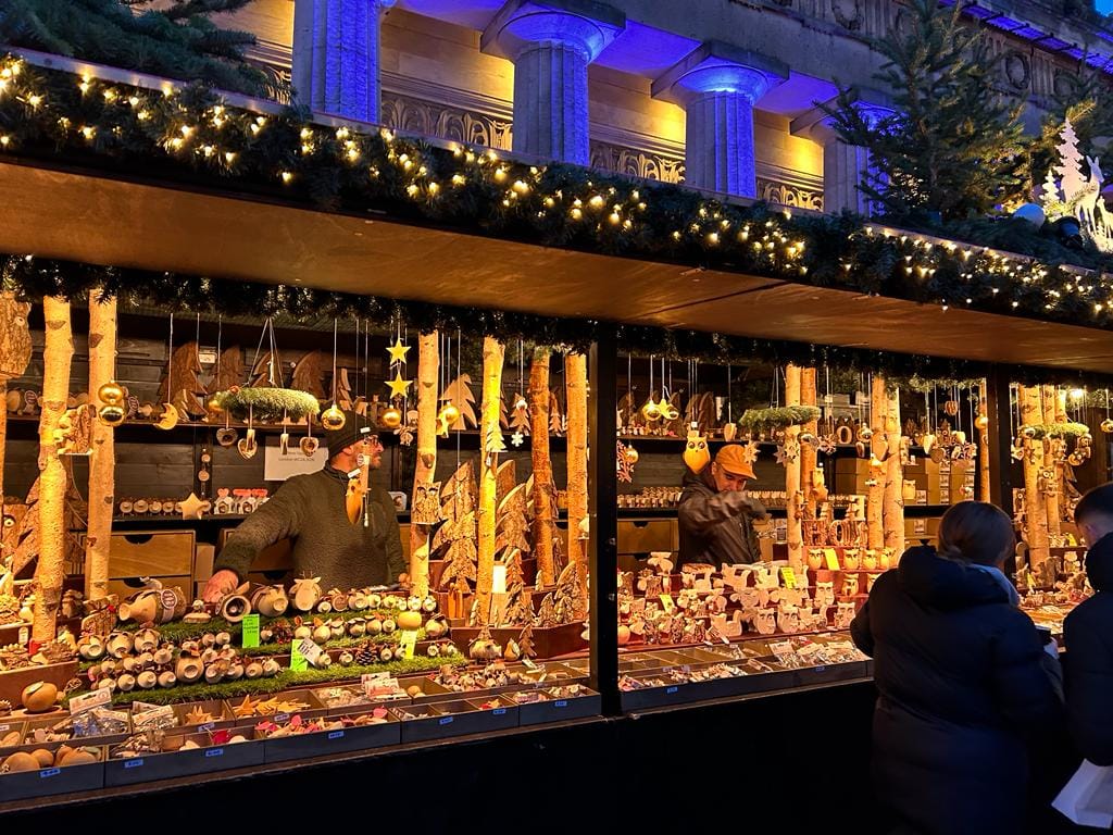 Edinburgh Christmas Markets: Where to Go & Stay — photo
