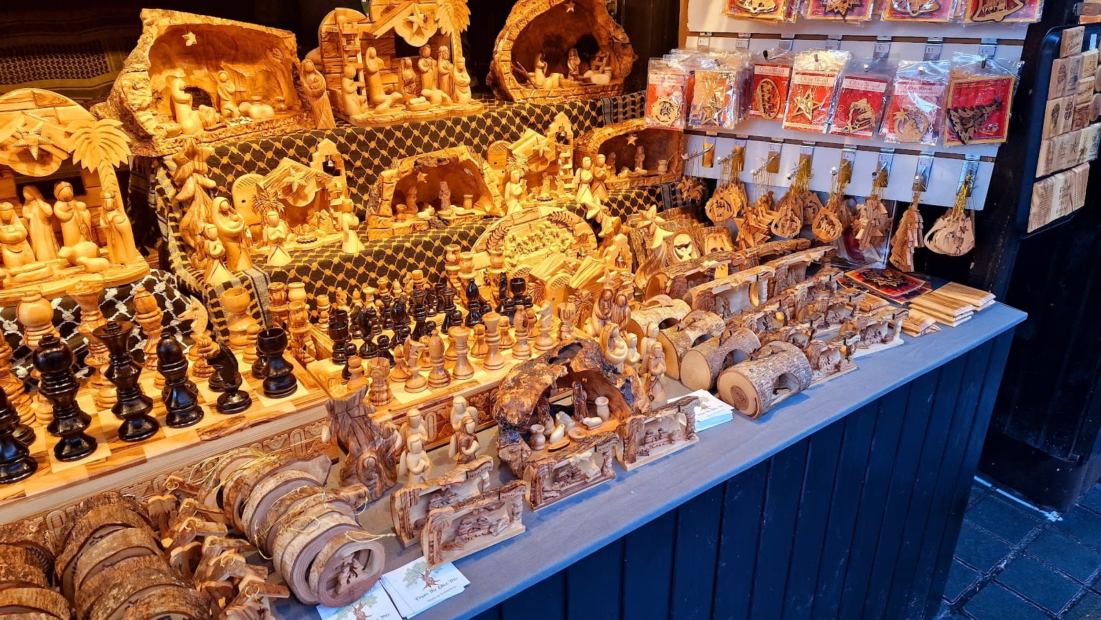 Edinburgh Christmas Markets: Where to Go & Stay — photo