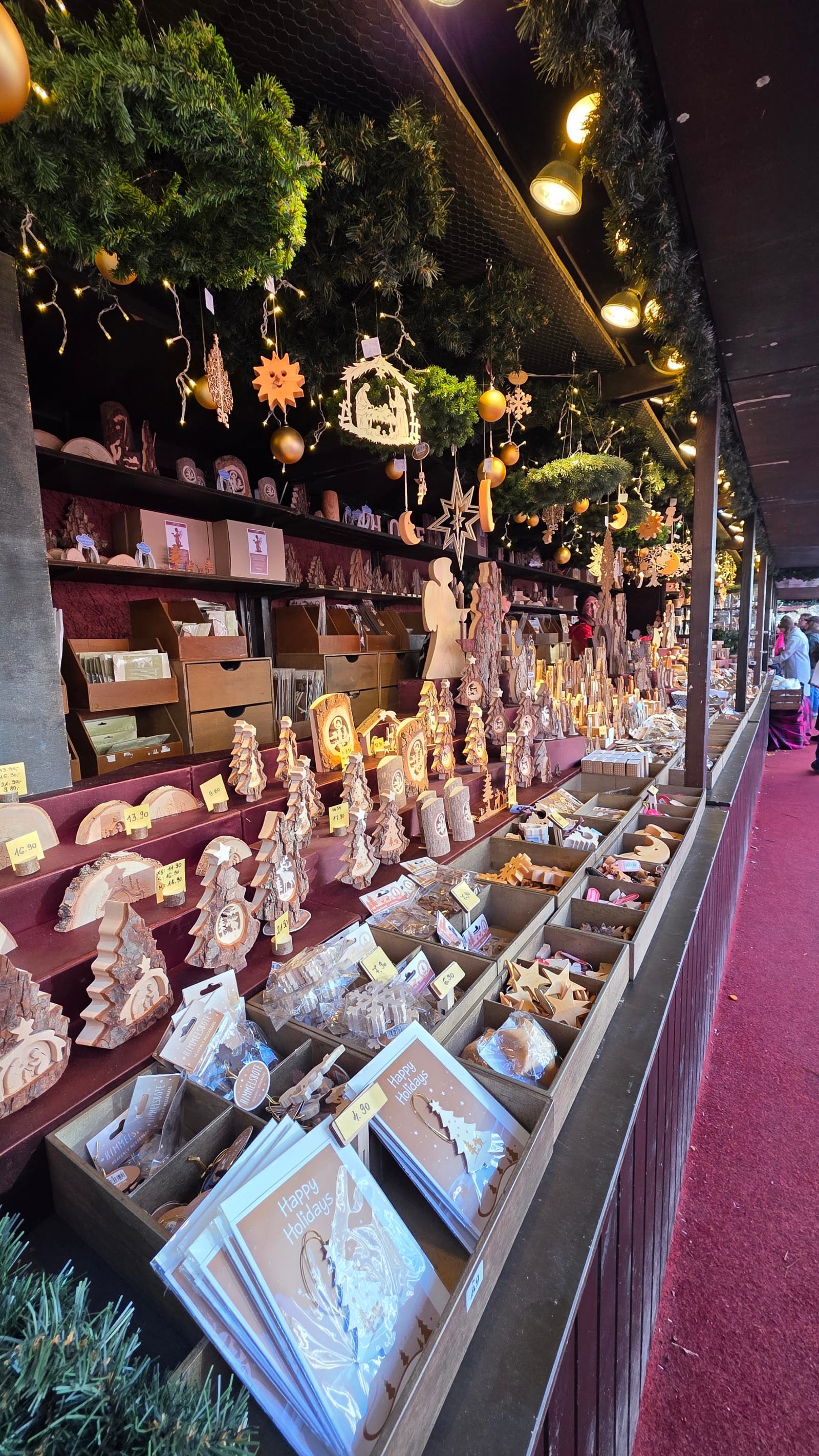 Edinburgh Christmas Markets: Where to Go & Stay — photo