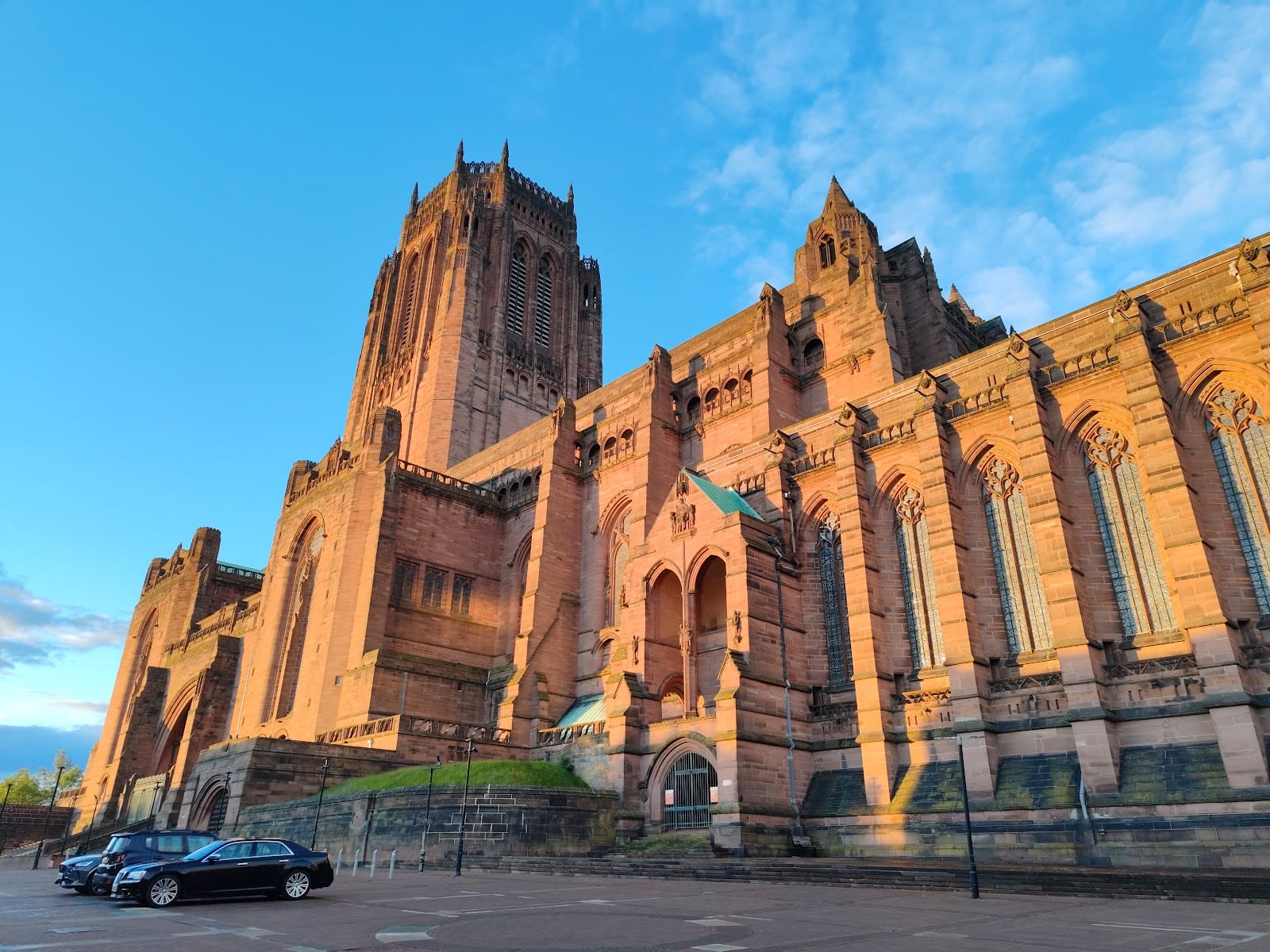 Liverpool Cathedral: Free Entry & Tower Tickets Guide — photo