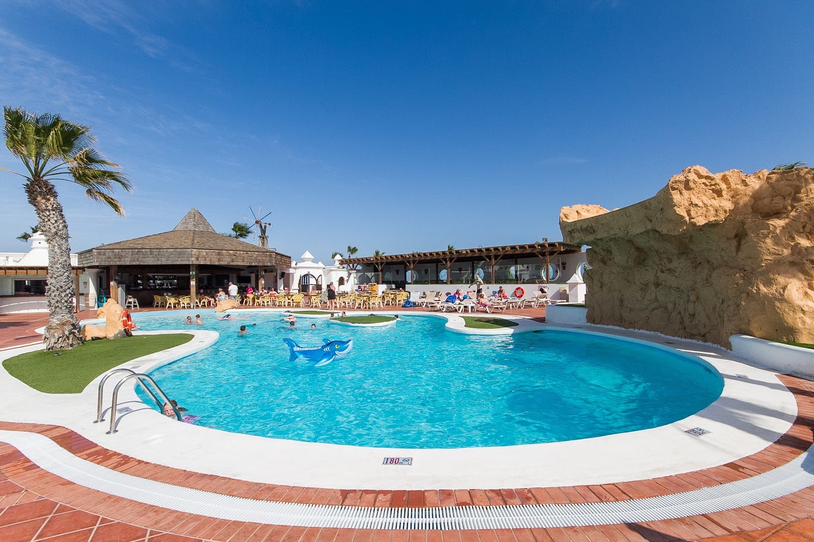Winter Sun in Lanzarote: Weather, Areas & Hotels — photo