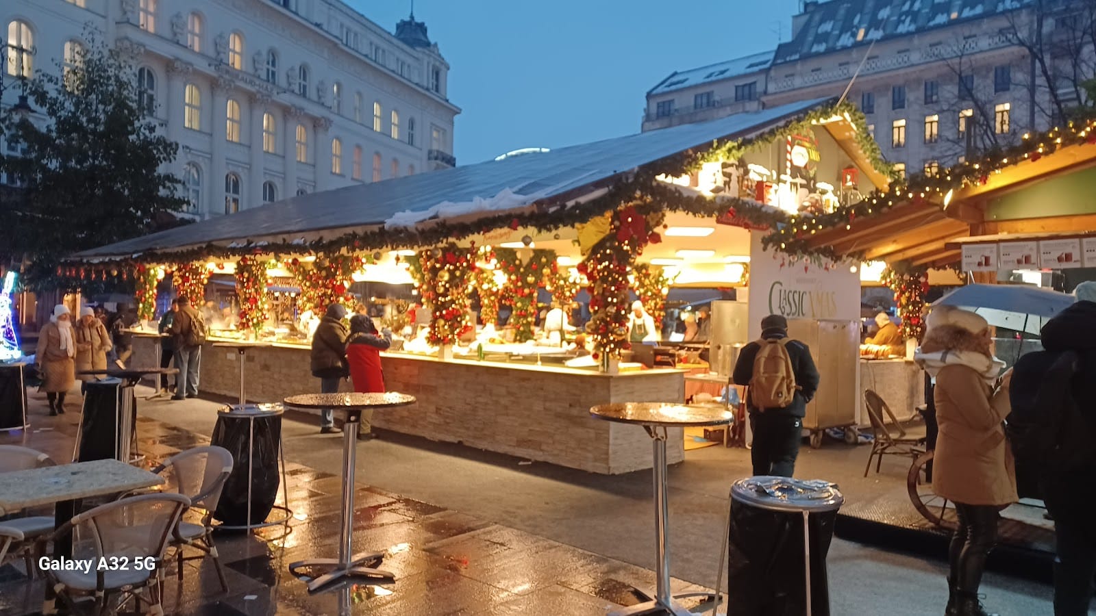 Christmas Markets in Budapest: Where to Go & Stay — photo