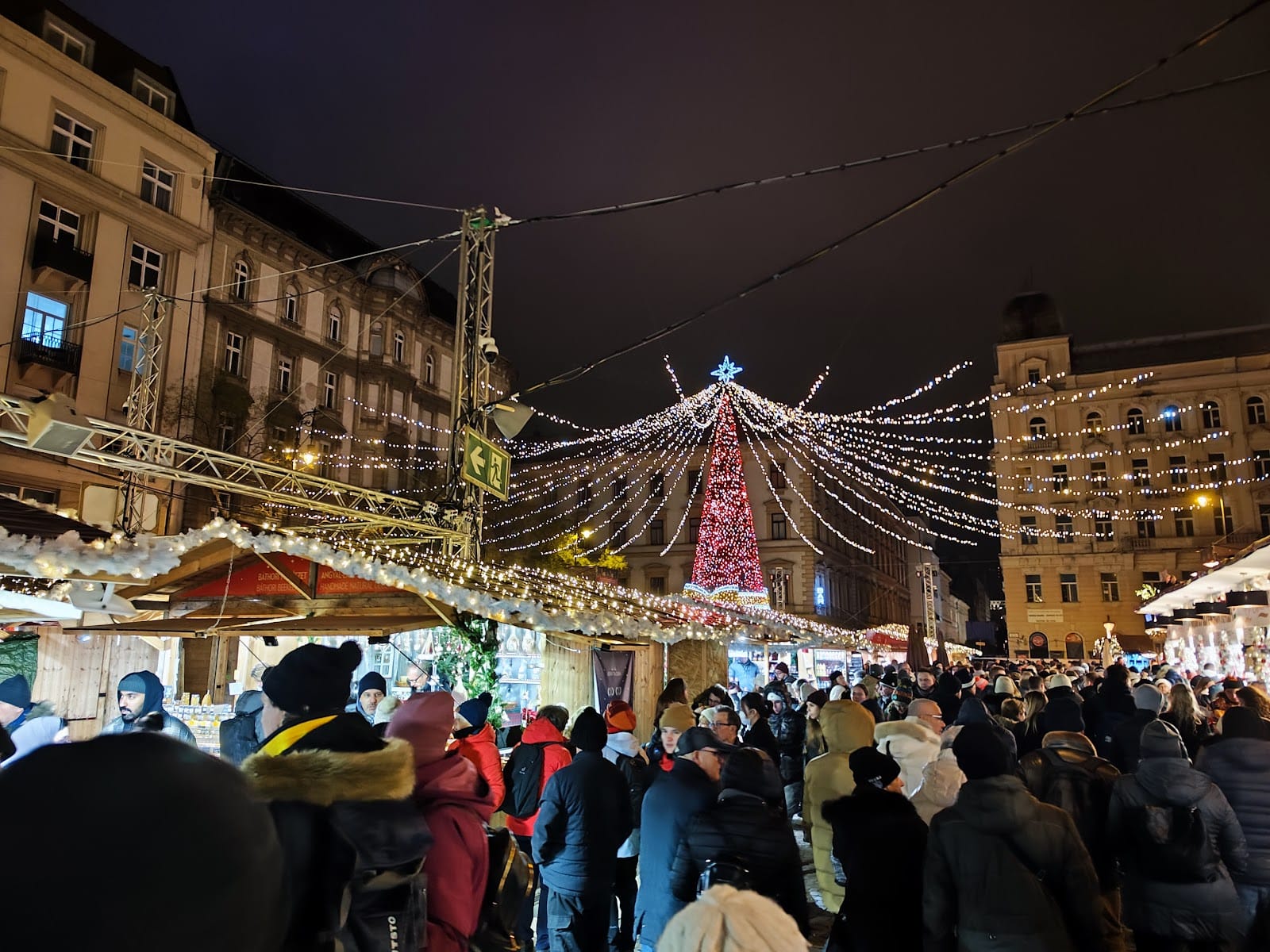 Christmas Markets in Budapest: Where to Go & Stay — photo