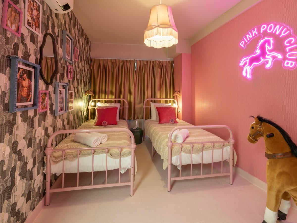 Maison Glamsterdam Amsterdam group stay with club