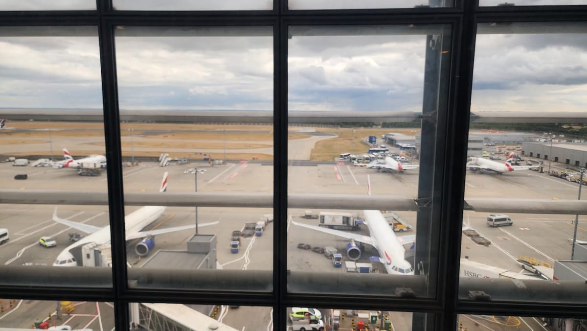 Best UK travel cards 2026: business + personal, no-FX, rewards, lounge access