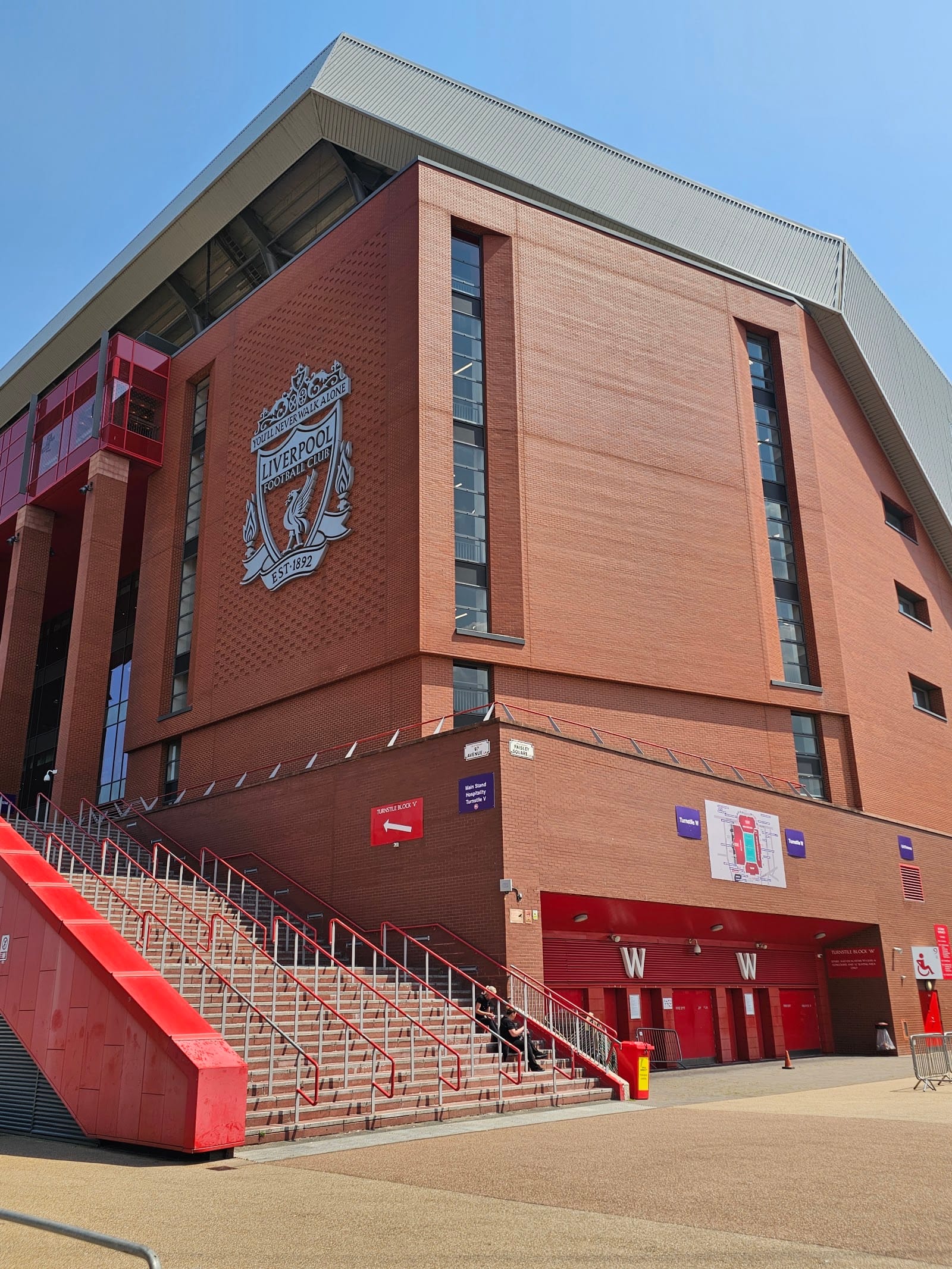 Anfield Stadium Tour Tickets (LFC) — What to Know